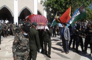 Saudozu José António da Costa &quot;Ma&#039;hunu Bulerek Karathayano&quot;, nia isin sai husi Igreja Katedrál, Vilaverde-Dili, ba nia rai moris fatin Postu Administrativu Laleia, Munisípiu Manatuto, tersa (28/09).