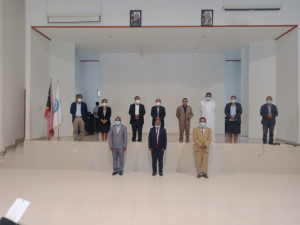 Vise-prezidente Institutu Nasional Formasaun ba Dosente no Profisionál Edukasaun Timor-Leste (INFORDEPE) na’in-3 foto hamutuk ho Ministru Edukasaun Juventude Desportu (MEJD), Armindo Maia hafoin simu pose iha salaun INFORDEPE, Sesta (07/05).