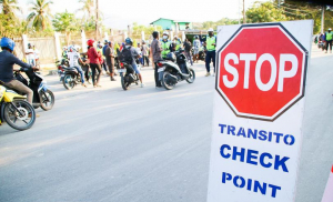 PNTL halo pasa revista ba transporte iha kapital Dili. 