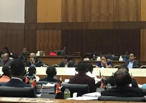 Ministru Estado Prezidencia Konsello dos Ministrus ne&#039;ebe akompana ho Xefe Negosiador Fronteira Maritima asuntu Petroleu, Kay Rala Xanana Gusmao halo aprezentasaun ba Komisaun tolu iha Parlamentu Nasional relasiona ho alterasaun ba Leis ne&#039;ebe haruka husi Governu ba PN maibe Bankada FRETILIN liu husi Xefe Bankada hatais faru mutin tuur iha lina oin promete kedan sei vota kontra maske Xanana dehan ona katak textu akordu ne&#039;e aprova husi VII Governu konstitusional (16/07)