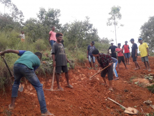 Veteranu no komunidade aldeia Ku-kua ke&#039;e hela estrada ligasaun ba suku railaku-kraik, Segunda (15/3)