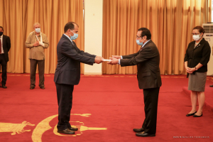 Embaixadór Arabe Brahim Ghali entrega hela karta kredensiál ba Prezidente Repúblika (PR) Francisco Guterres Lu Olo iba Palásiu Prezidensiál Aitarak Laran Dili. Sesta (11/06). 