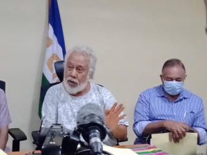 Prezidente CNRT, Kay Rala Xanana Gusmao ko&#039;alia iha Konferensia Imprensa ne&#039;ebe halo iha sede partidu CNRT, Bairro dos Grilos Dili (23/5)