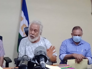 Prezidente CNRT, Kay Rala Xanana Gusmao ko&#039;alia iha Konferensia Imprensa ne&#039;ebe halo iha sede partidu CNRT, Bairro dos Grilos Dili (23/5)