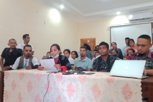 Portavoz ADTL, Rosalia Teresa Perreira, lee hela Komunikadu Imprensa iha Salaun ADTL Mascarinhas, kuarta (04/05). 