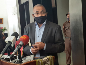 Ministru Finansas, Fernando Hanjam ko;alia ba Jornalista sira hafoin hasoru malu ho PM Taur Matan Ruak iha Palasiu do Governu (5/6)