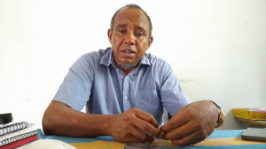Sekrétariu jerál konsellu veteranu Munisípiu Baukau, Manuel da Costa Soares, ko&#039;alia hela ba média sira, iha kna&#039;ar fatin vila antiga, kuarta (02/03).