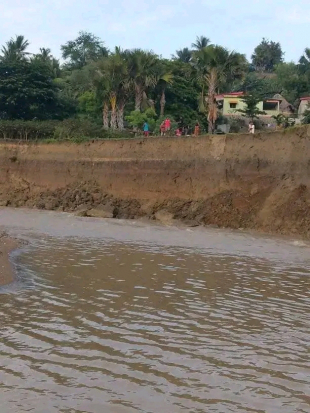 Mota iha Suku Samalari Postu Baukau Vila ne&#039;ebé fó ameasa ba komunidade nia hela fatin.