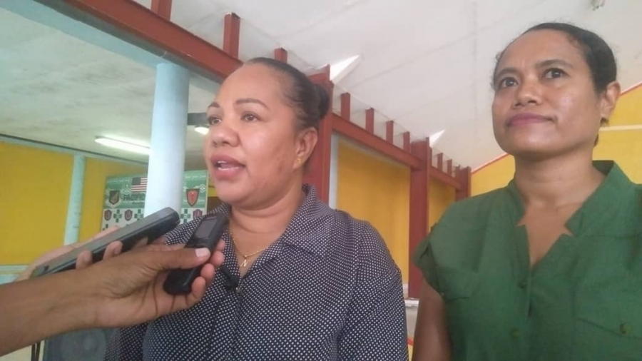 Diretóra PNDS Nasionál, Claudina Soares Pinto ko&#039;alia hela ba mídia iha vila antiga, Kinta (23/02).