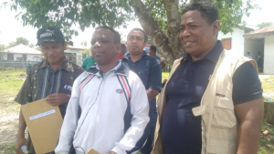 Lider na’in tolu husi artemarsiais IKS, TERATE no KORK foto hamutuk iha resintu Komandu PNTL Baukau, Sesta (13/01).