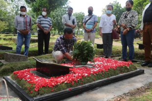 Prezidente Parlamentu Nasionál, (PPN) Aniceto Longuihos Guterres Lopes, akompaña ho nia delegasaun husi Grupu Amizade Parlamentar Timor-Leste ba DPR-RI, kari hela ai-funan ba rate Ibu Ade Rostina Sitompul, iha Jakarta-Indonézia.