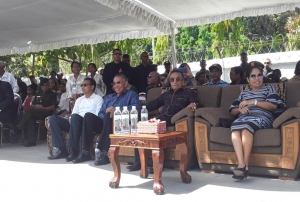 Dignitarius sira tuur hela iha tenda okos durante komemorasaun aniversariu masakre 12 Novembru iha Santa Cruz Dili (12/11)