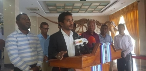 Reprezentante komunidade Vikeke nian koalia hela ba midia iha palasiu PR, Dili (28/10)