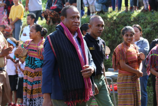 inistru ba Asuntu Parlamentár no Komunikasaun Sosiál (MAPKomS), Francisco Martins da Costa Pereira Jerónimo, halo vizita ba suku Lontas.