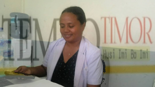 Responsavél Programa NSD, Moras la-hada&#039;et Munisípiu Baukau, Cristina Esperansa Gusmão, ko&#039;alia hela ba mídia iha kna&#039;ar fatin vila antiga, kuarta (01/03).