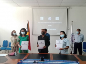 Instituisaun KFP, INAP ho FDCH asina akordu kooperasaun ba asuntu formasaun no monitorizasaun ba funsionáriu públiku sira iha sala reiniaun KFP nian, Obrigadu Barak, segunda (31/05). 