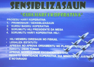 Materia sensibilizasaun ne&#039;ebe Ekipa SEKOOP aprezenta ba Ekipa husi Ministeriu Obras Publika. 