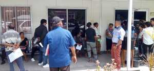 Komunidade Bairo Santu Antonio Tali Laran, Aldeia 12 Outubru, Suku Komoro hamrik hela iha sala enkontru Bankada CNRT nian, iha Parlamentu Nasionál (PN), segunda (22/11). 