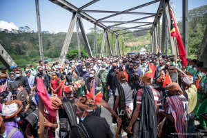 Prezidente Repúblika, Francisco Guterres Lú Olo, to&#039;o iha Gleno no simu husi autoridade no komunidade sira iha Ponte entrada ba kapital municipiu Ermera, Kuarta (18/11)