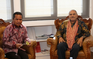 Prezidente Repúblika (PR), Jose Ramos Horta dada lia hela ho Prezidente Parlamentu Nasionál (PN), Aniceto Longuinhos Guterres Lopes.