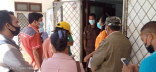 Pesoal Médiku aviza heka Trabaldor estranjeiru, no emprejariu timor oan balun iha Sentru Saude Formoza. (16/4)