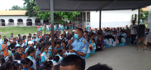 Komandu Polísia Nasionál Timor-Leste (PNTL) Munisipiu Dili no Eskuadra Kristu Rei, akompañia autoridade  Postu Kristu Rei, KRAM, Konsellu Konservasaun Juventude Timor hala&#039;o hela diálogu ho estudante Ensinu Sekundaria Jerál (ESJ), 12 novembru no 5 de maio iha suku Bekora, segunda (29/11). 