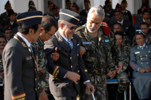 Eis lider rezidtensia sira nia hamutuk iha seremonia loron veternaus sira nian iha Dili