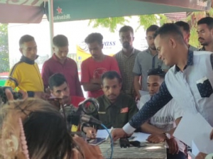 Unidade dos Estudante e Juventude Suco Manelobas hala&#039;o konferensia imprensa iha Kafetaria Uma Knua, Farol, sesta (01/07).