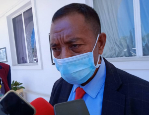 Minstru transporte no kumunikasaun, José Agostinho wainhira dada lia ho Jornalista sira hafoin remata partisipa reuniaun konsellu ministru iha Palásiu guvernu Dili, Kuarta (23/9).