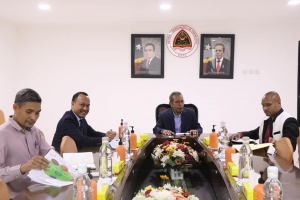 Primeiru Ministru (PM), Jenerál Taur Matan Ruak, dada lia hela ho Ministru Obras Públikas (MOP), Abel Pires da Silva no Vise Ministru MOP, Nicolau Lino Freitas Belo, iha Palásiu Governu, Dili.