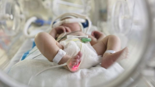 Bebé Ida Moris ho Kondisaun Pozitivu Covid-19