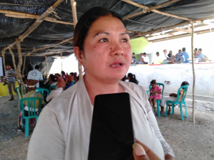 Xefi suku Maudemu Maria Fátima wainhira dada lia ho Jornalista Tempo Timor iha aldeia Sadahur Postu admistrativu Tiliomar Munisípiu Covalima, Kinta (17/9). 