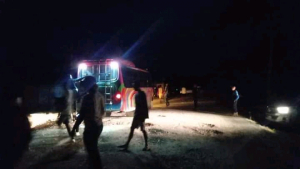 Bus diresaun Dili-Vekeke ne&#039;ebé grupu deskoñesidu asaltu iha suku Gariuai, postu administrativu Baukau Vila hodikalan.