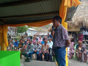 Xefi Suku Mausiga Guilherme Rodrigues Soares hatoo intervensaun bainhira partisipa vizita Sekoop ba grupu agrikultura iha adeia Manu-Sahe Suku Mausiga Postu admistrativu Hatubuiliku Munisipiu Ainaro, Sabdu (19/9).