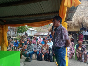 Xefi Suku Mausiga Guilherme Rodrigues Soares hatoo intervensaun bainhira partisipa vizita Sekoop ba grupu agrikultura iha adeia Manu-Sahe Suku Mausiga Postu admistrativu Hatubuiliku Munisipiu Ainaro, Sabdu (19/9).