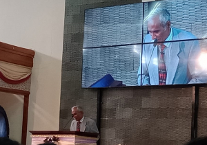 Pregador husi Igreja Evangélica Assembleia de Deus (IEAD), pastór Apolinário Martins Prega.