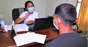 Ekipa Investigadór Servisu Migrasaun halo hela identifikasaun ba Membru PSHT iha edifísiu Servisu Migrasaun, Vilaverde-Dili, sábadu (04/09).