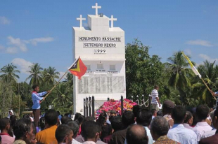 Kovalima oas sira selebra loron Masakre 6 de setembru 1999 iha besik monumentu Masakre nian iha Suai 