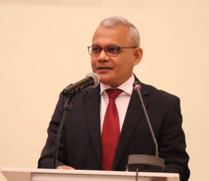 Minístru Finansas (MF), Rui Augusto Gomes.