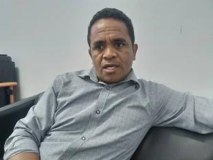 Sekretáriu Administrasaun Munisípiu Baukau, Simão dos Santos Marques Pinheiro, ko&#039;alia hela ba mídia iha kna&#039;ar fatin, Sesta (10/03).