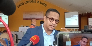 Prezidente ANPM, Florentino Soares Ferreira ko&#039;alia hela ba media sira iha CCB vila antiga Baukau, kinta (02/12).