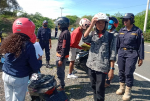 Polísia Nasionál Timor-Leste (PNTL) Munisípiu Manatutu hala’o hela pasa revista ba transporte ne’ebé hala’o viajen husi Dili ba Munisípiu Parte Leste.