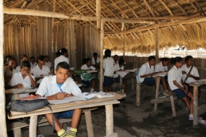 Estudantes sira tuir hela aula apriendijazen iha eskola iha Maukatar Suai (foto special)