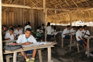 Estudantes sira tuir hela aula apriendijazen iha eskola iha Maukatar Suai (foto special)