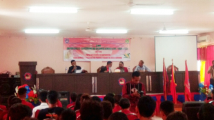 Sekretáriu Estadu Kooperativa (SEKoop), Elizário Ferreira (klaran), Eis dekanu Fakuldade Ekonómia (karuk), atual Dekanu Fakuldade Ekonómia, Alfedo Pires (loos), iha seminar ida iha INDIL