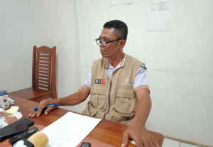 Diretór CNE Baukau, Jeráldo Dameo Belo ko&#039;alia hela ho média sira iha kna&#039;ar fatin vila nova Baukau, kinta (06/01).