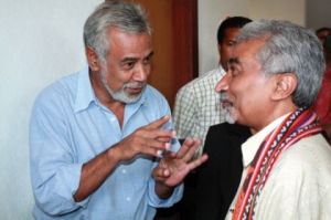 Eis Primeiru Ministru Kay Rala Xanana Gusmao dada lia ho Eis Primeiru Ministru Dr. Mari Alkatiri iha momentu sira kotuk