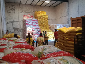 Fós ne&#039;ebé dadaun ne&#039;e hada hela iha armajen kompaña Timor Food, Bidau Akadiru-Hun, sesta (12/03/21).