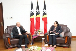 Ministra Negósiu, Estranjeiru no Kooperasaun (MNEK), ho Adalgiza Albertina Xavier Reis Magno reuniaun hela ho Enkaregadu  Negósiu Santa Se nian, Monsignor Marco Sprizzi.