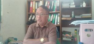 Prezidente Soseidade Sivil AOB, Augosto Pires, ko&#039;alia hela ba mídia iha nia kna&#039;ar fatin vila nova Baukau, kinta (26/05).